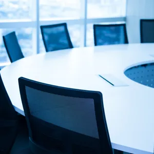 Vi holder våre styremøter i egne møtelokaler med plass til alle som skal delta